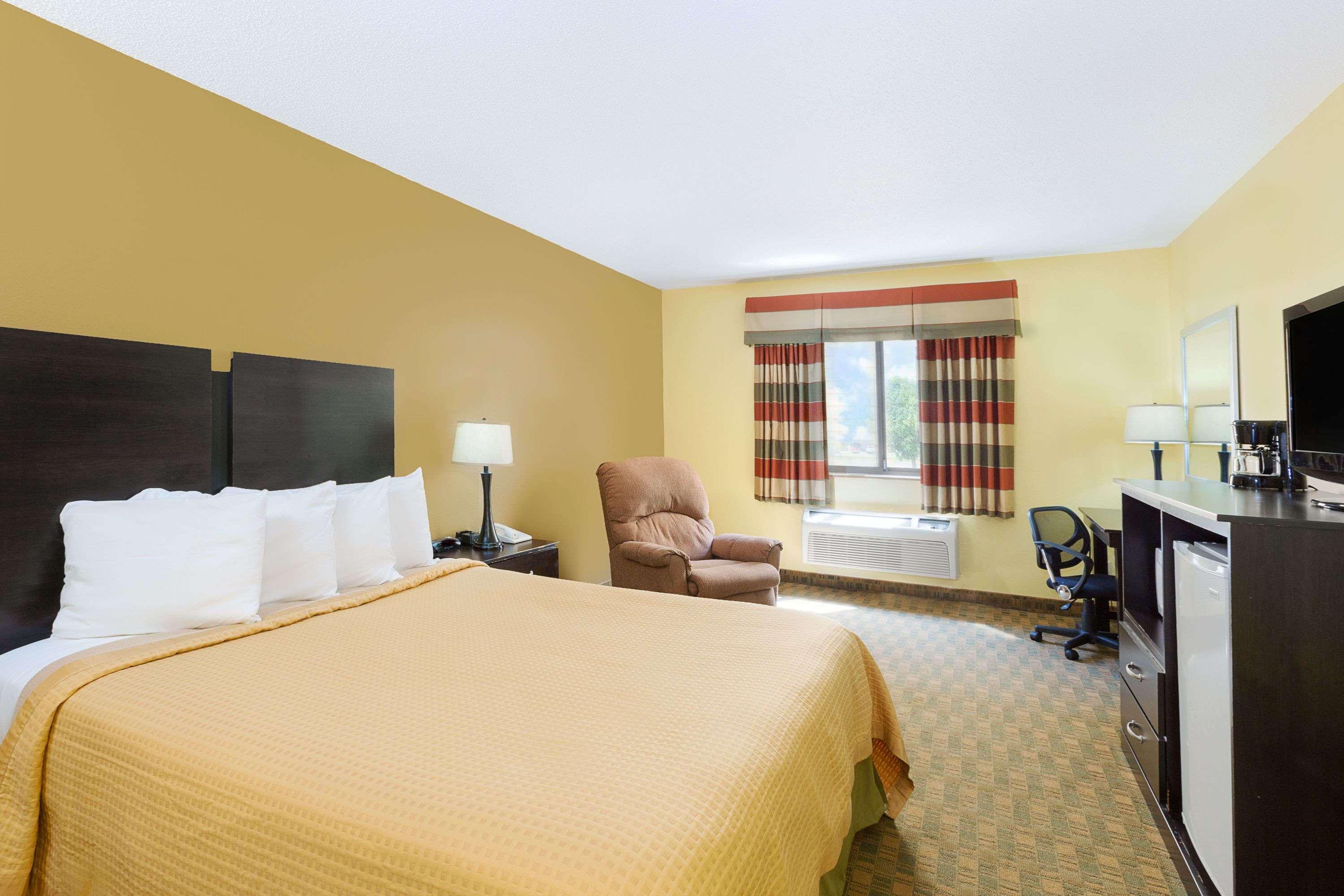 Econo Lodge Inn & Suites Yankton Exterior foto
